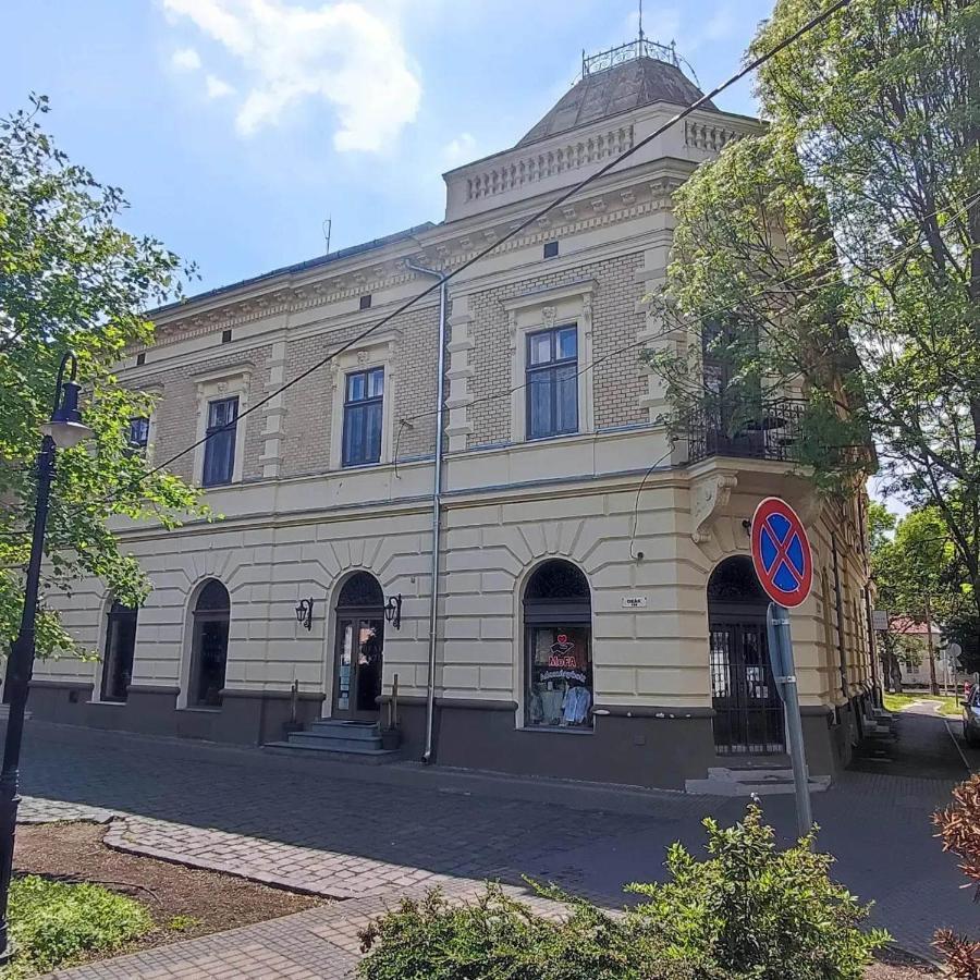 Bed and Breakfast Deák Panzió Nagykoros Exterior foto